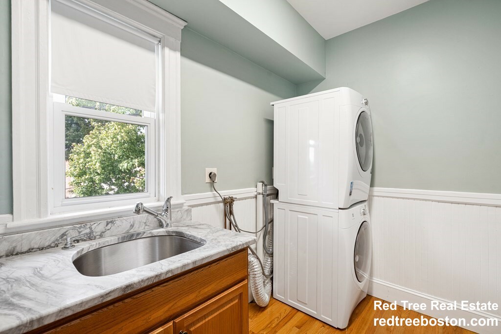 4 bed, 1 bath apartment for rent at 16 Grampian Way Unit 2, Dorchester — photo 9 of 16