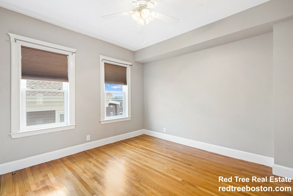 4 bed, 1 bath apartment for rent at 16 Grampian Way Unit 2, Dorchester — photo 11 of 16