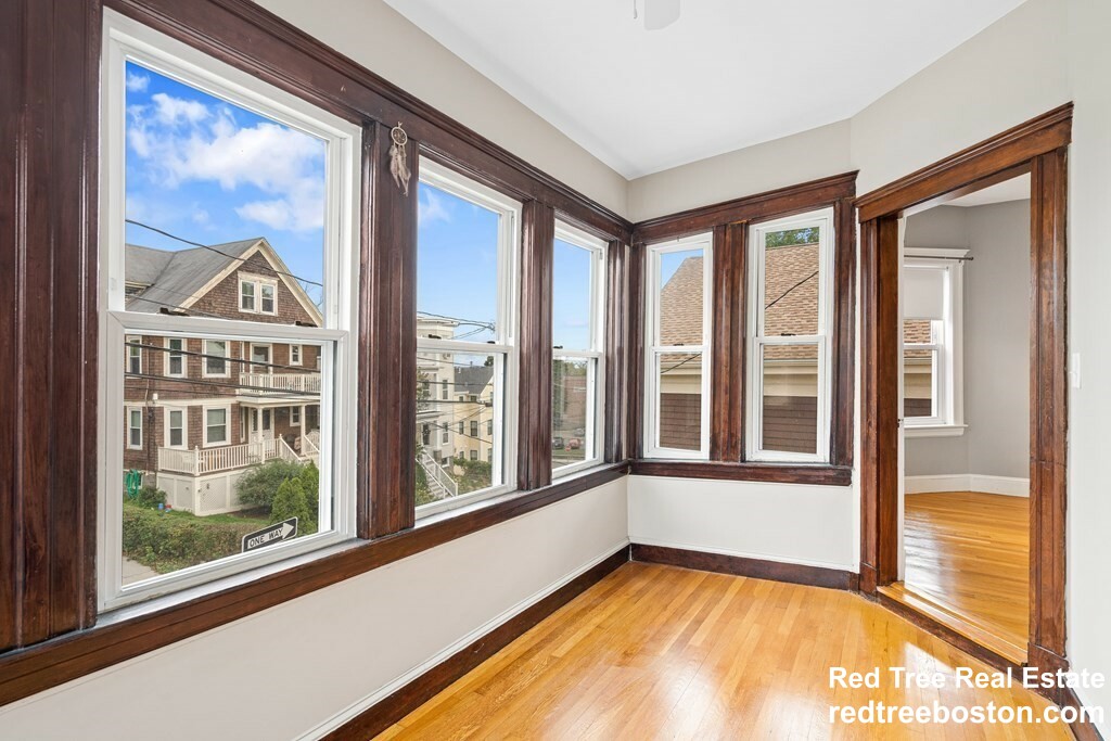4 bed, 1 bath apartment for rent at 16 Grampian Way Unit 2, Dorchester — photo 3 of 16