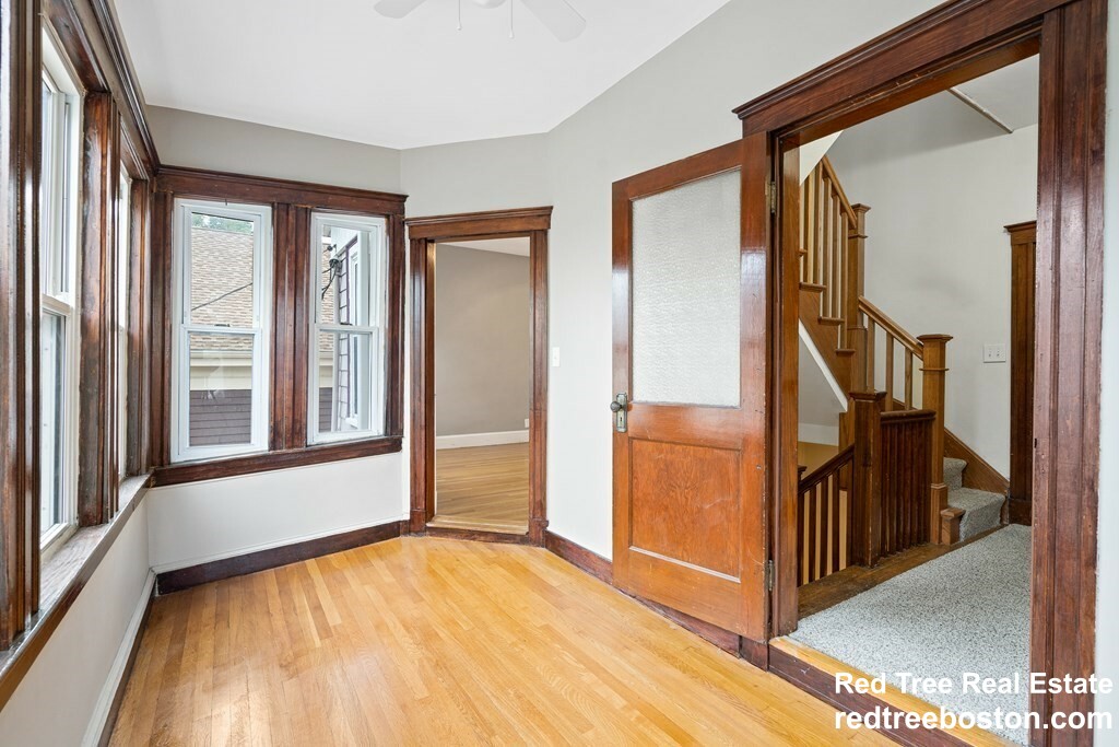 4 bed, 1 bath apartment for rent at 16 Grampian Way Unit 2, Dorchester — photo 4 of 16