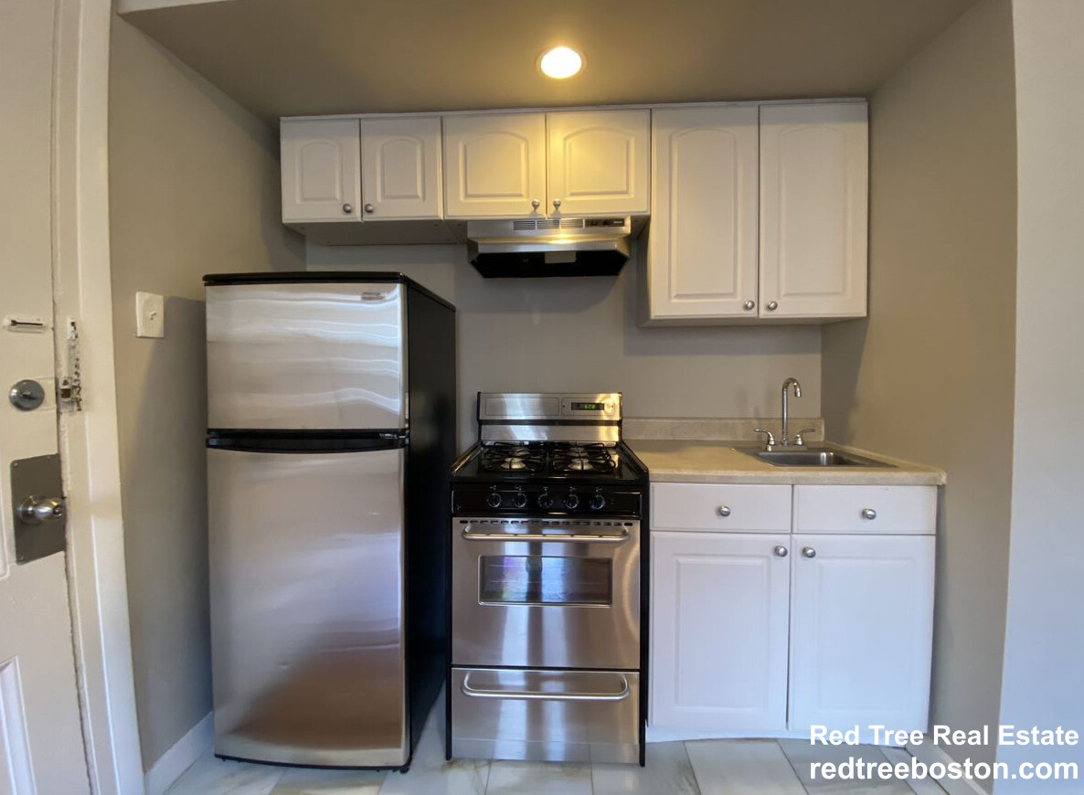 Studio bed, 1 bath apartment for rent at 120 Charles St Unit 8, Beacon Hill — photo 7 of 8
