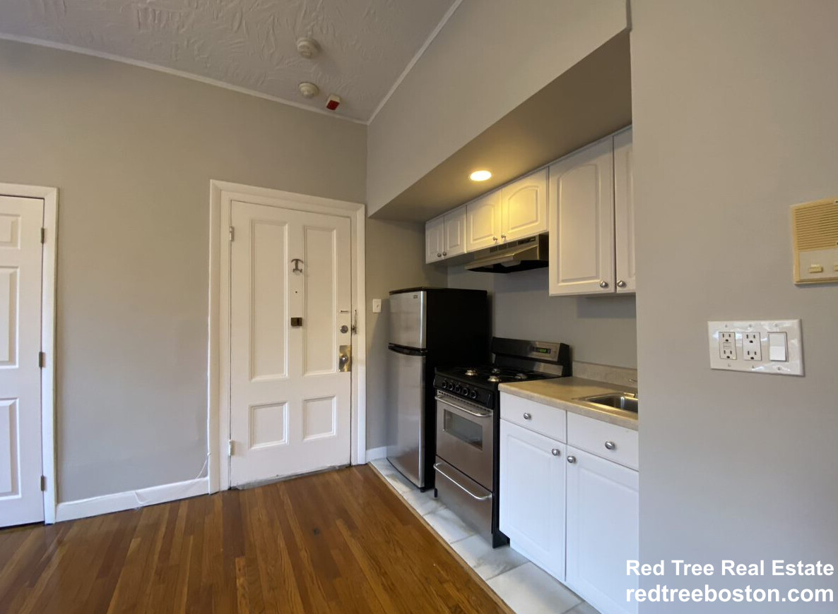 Studio bed, 1 bath apartment for rent at 120 Charles St Unit 8, Beacon Hill — photo 2 of 8