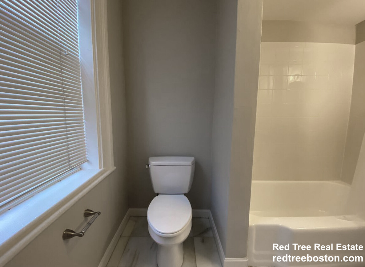Studio bed, 1 bath apartment for rent at 120 Charles St Unit 8, Beacon Hill — photo 5 of 8