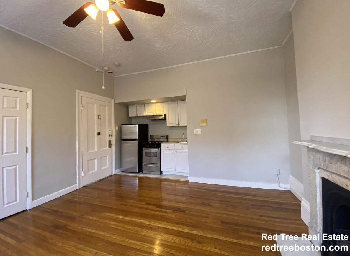 Studio bed, 1 bath apartment for rent at 120 Charles St Unit 8, Beacon Hill — photo 3 of 8