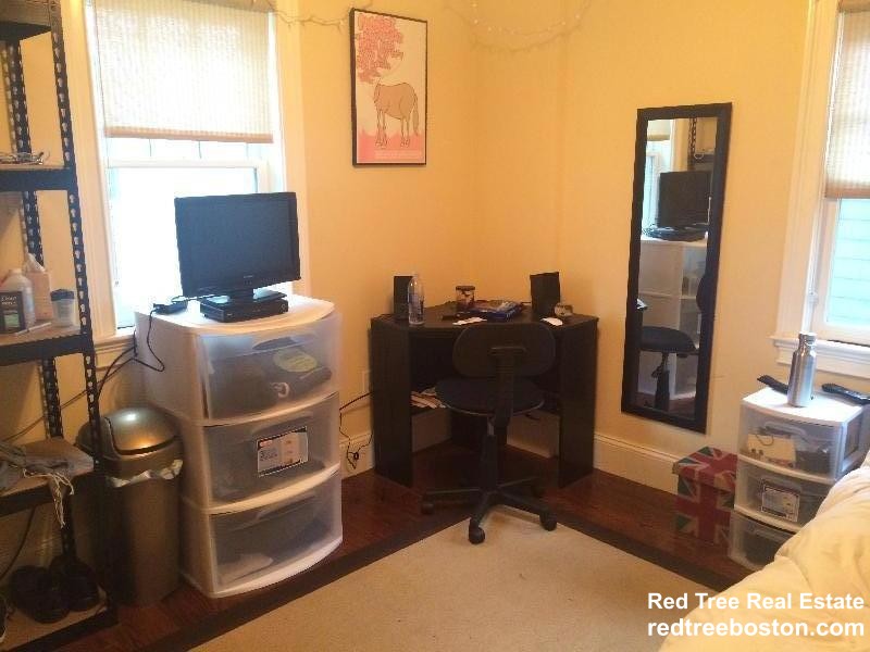 2 Iroquois St, Mission Hill