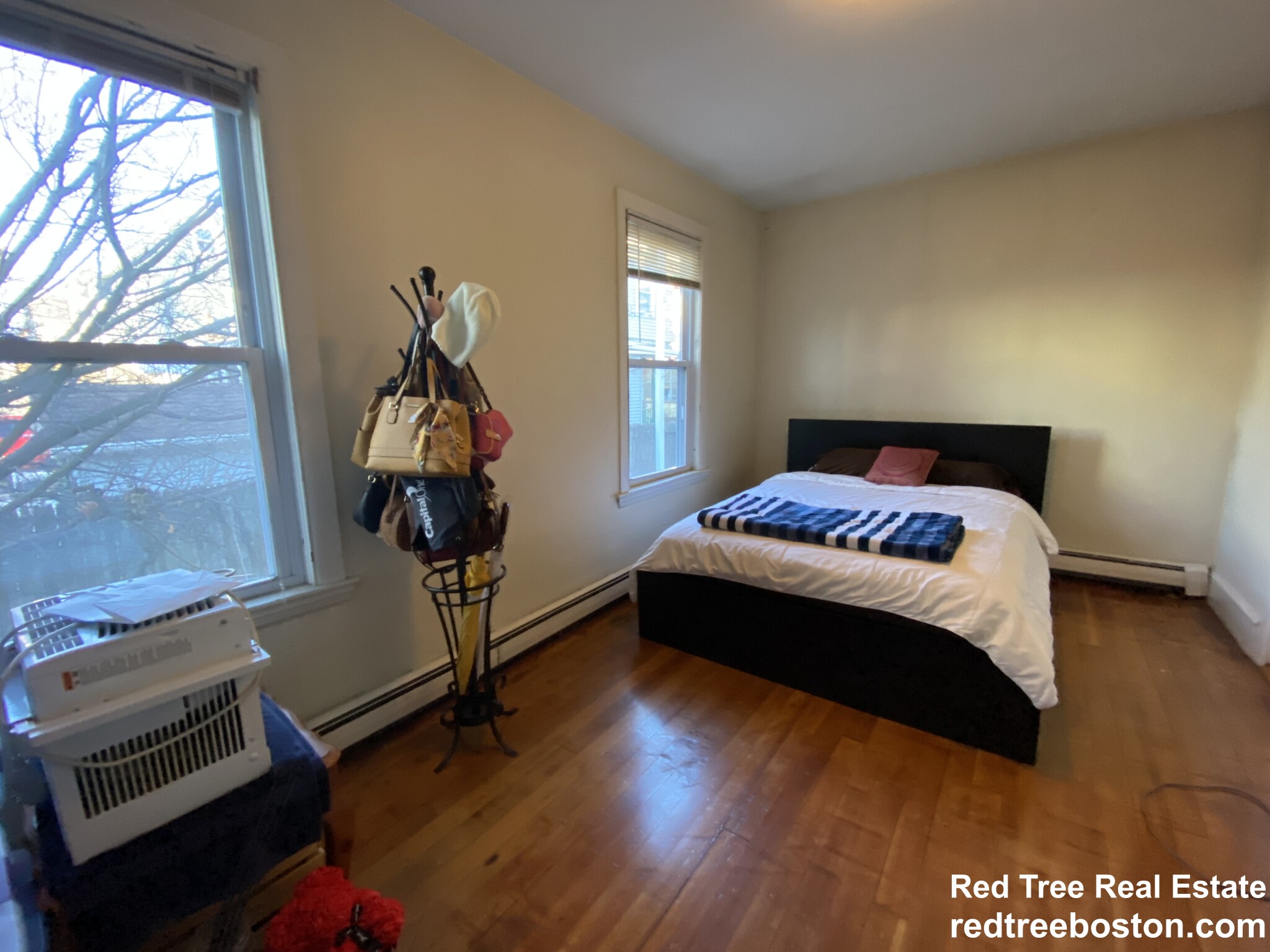 11 Stickney Ave, East Somerville