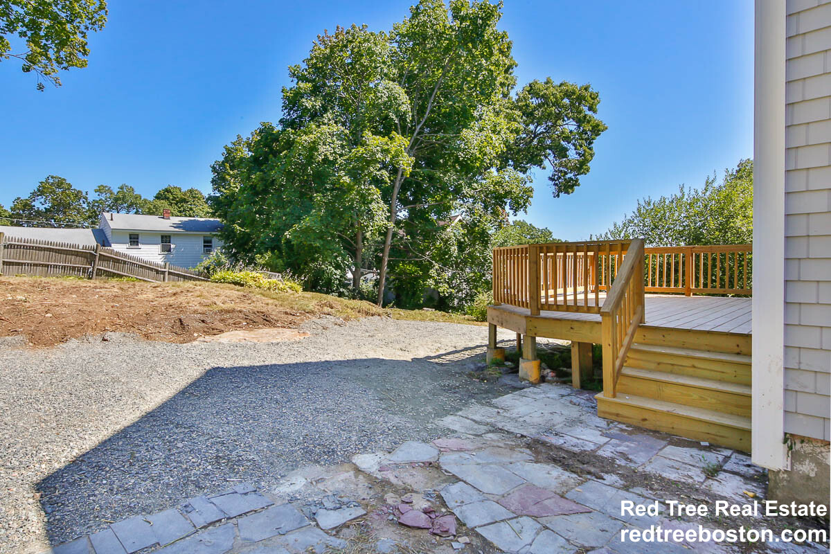 77 Rock Glen Rd, Medford