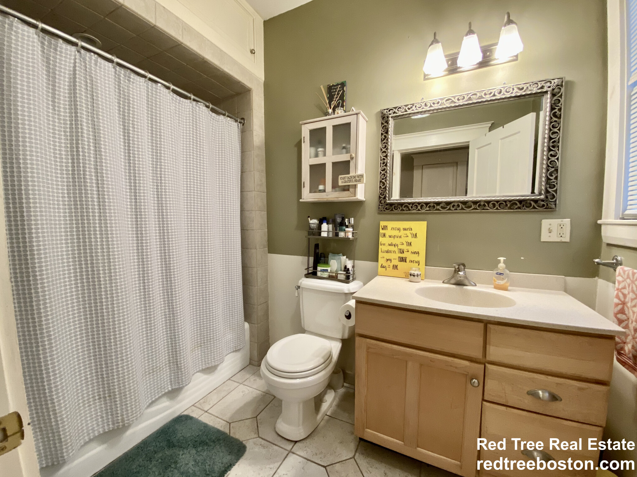 24 Grovenor Rd, Jamaica Plain