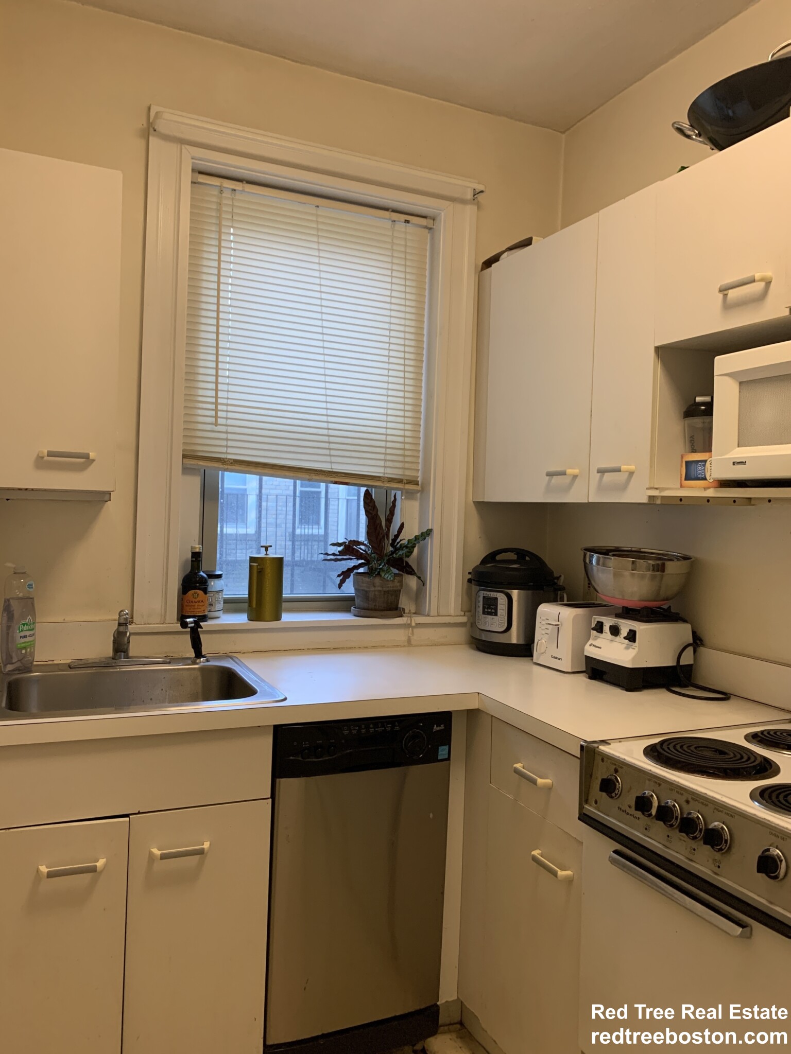 1 bed, 1 bath apartment for rent at 1669 Commonwealth Ave Unit 12A, Brighton — photo 4 of 12
