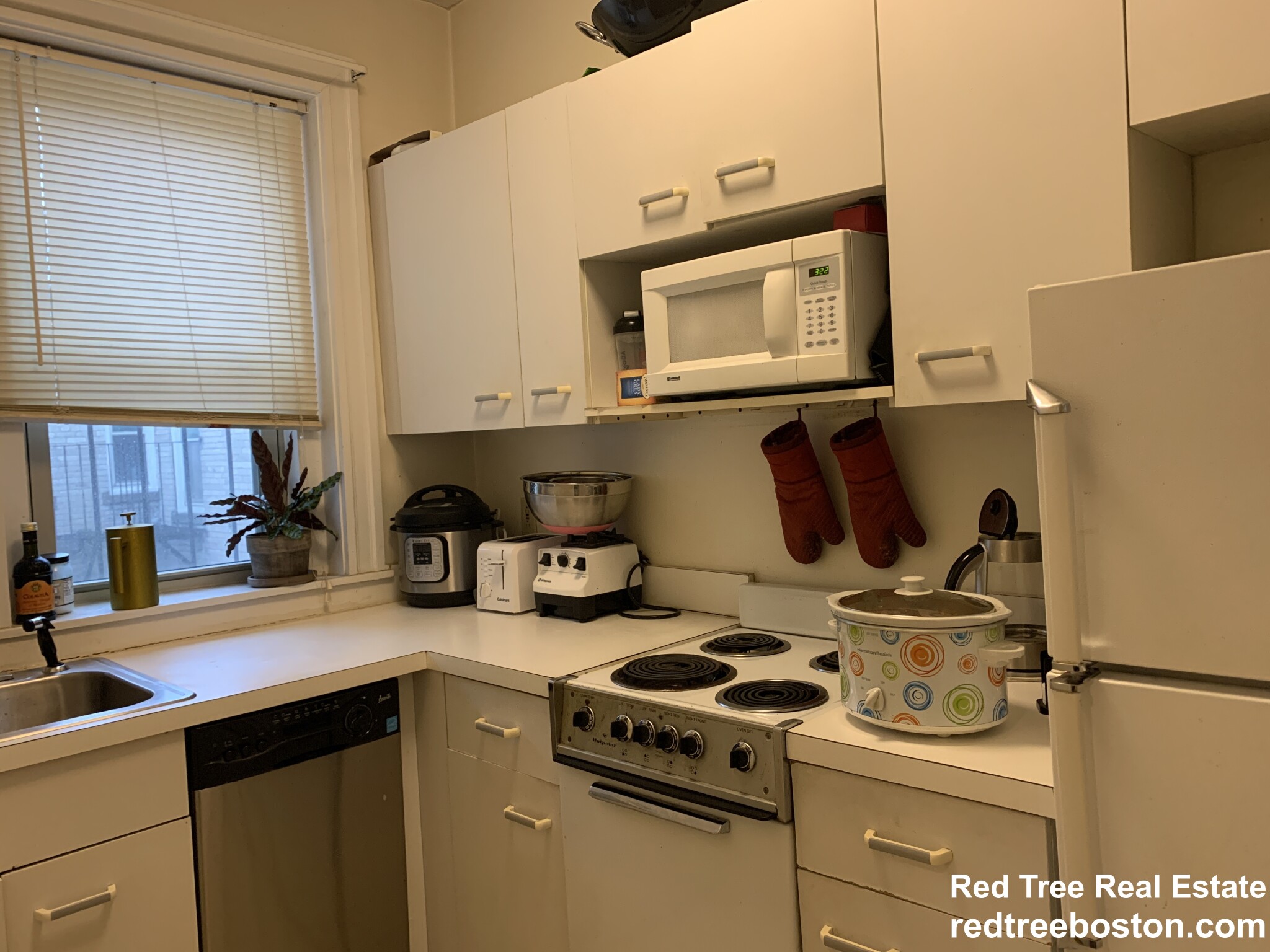 1 bed, 1 bath apartment for rent at 1669 Commonwealth Ave Unit 12A, Brighton — photo 3 of 12