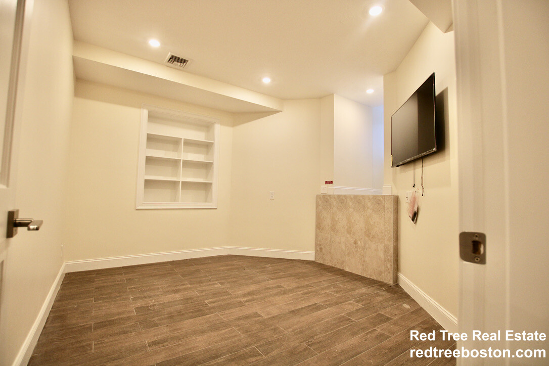 1616 Beacon St, Corey Hill