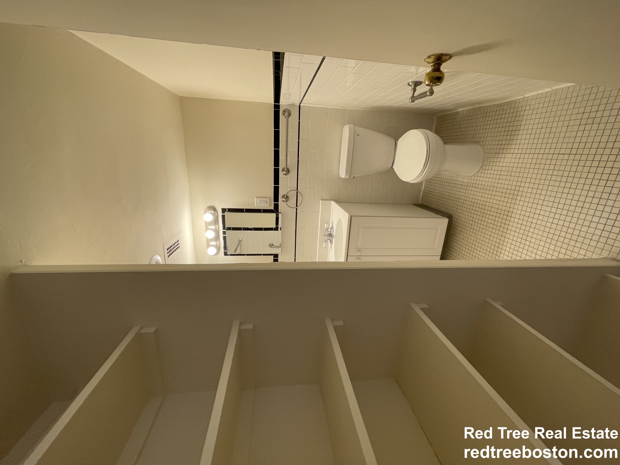 101 Monmouth St, Longwood