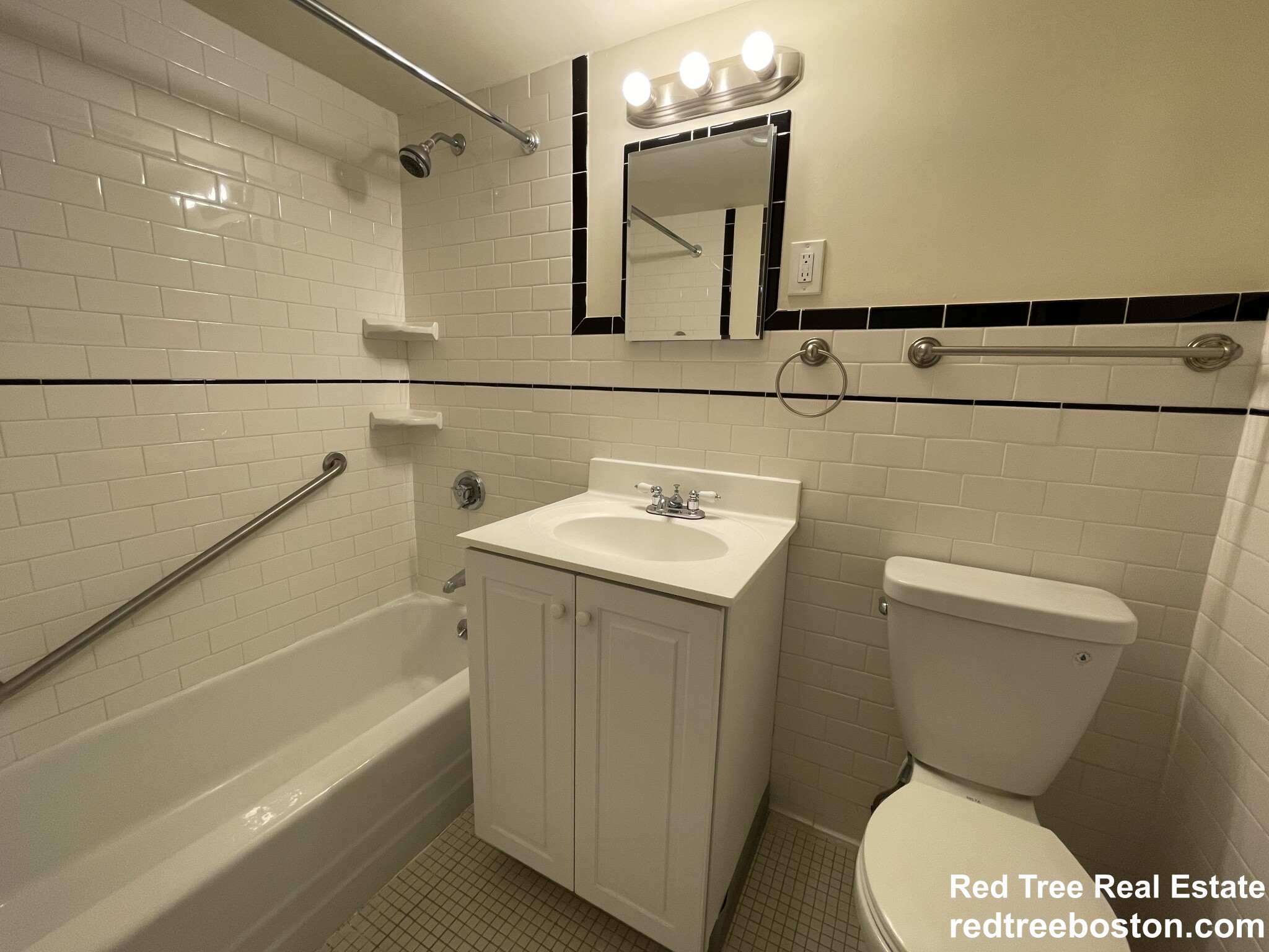 101 Monmouth St, Longwood