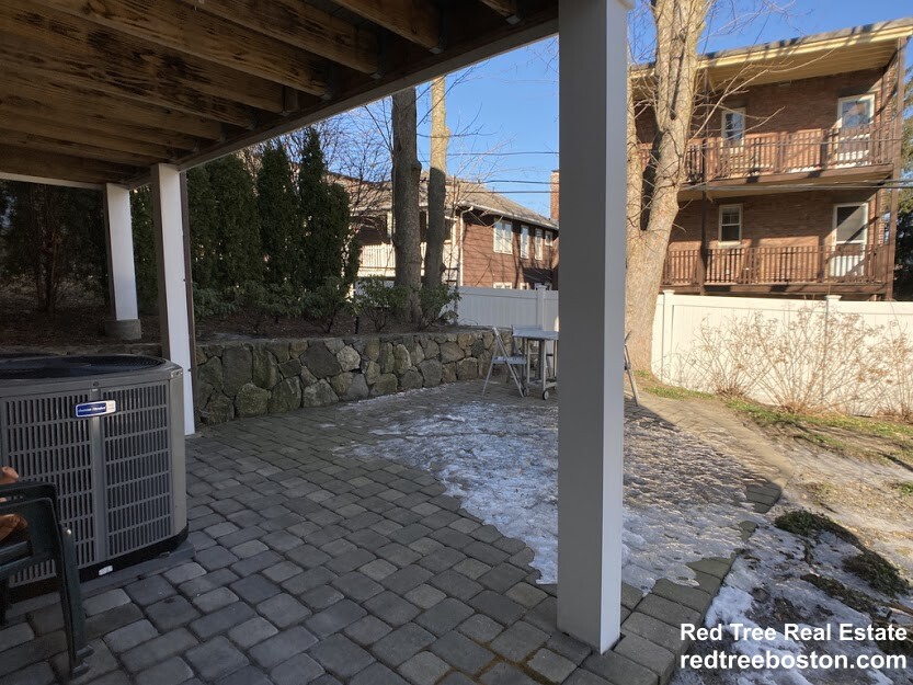 7 Acron Rd, Brookline Village