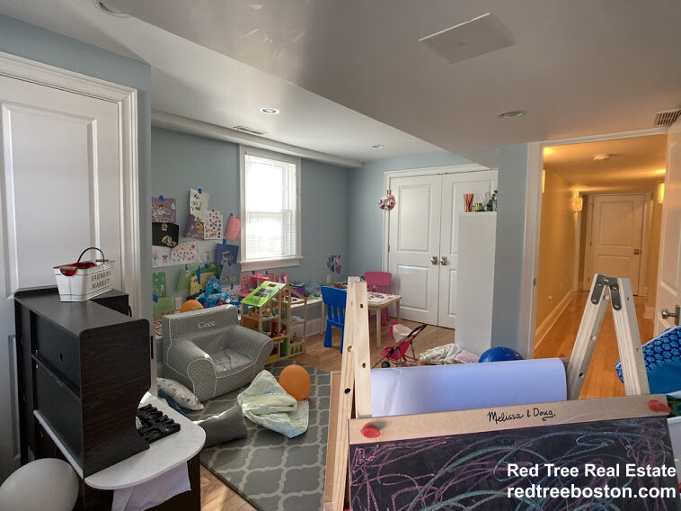 7 Acron Rd, Brookline Village