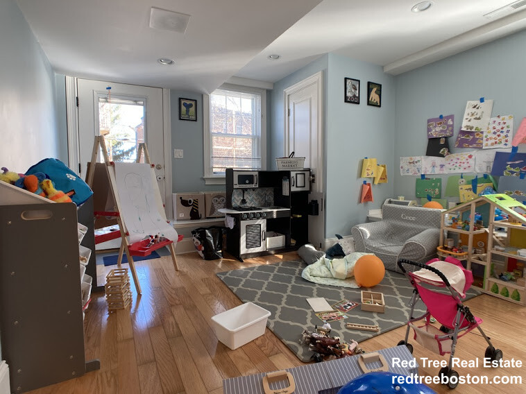 7 Acron Rd, Brookline Village