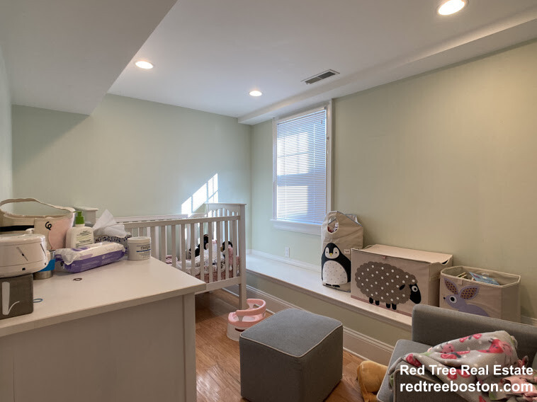 7 Acron Rd, Brookline Village