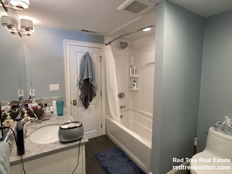 7 Acron Rd, Brookline Village