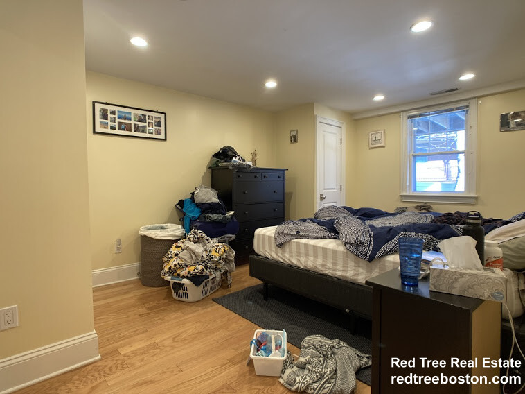 7 Acron Rd, Brookline Village