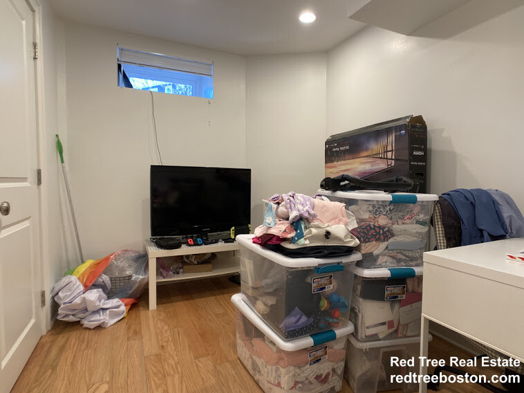 7 Acron Rd, Brookline Village