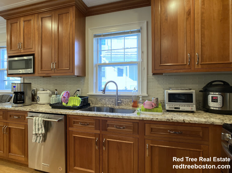 7 Acron Rd, Brookline Village