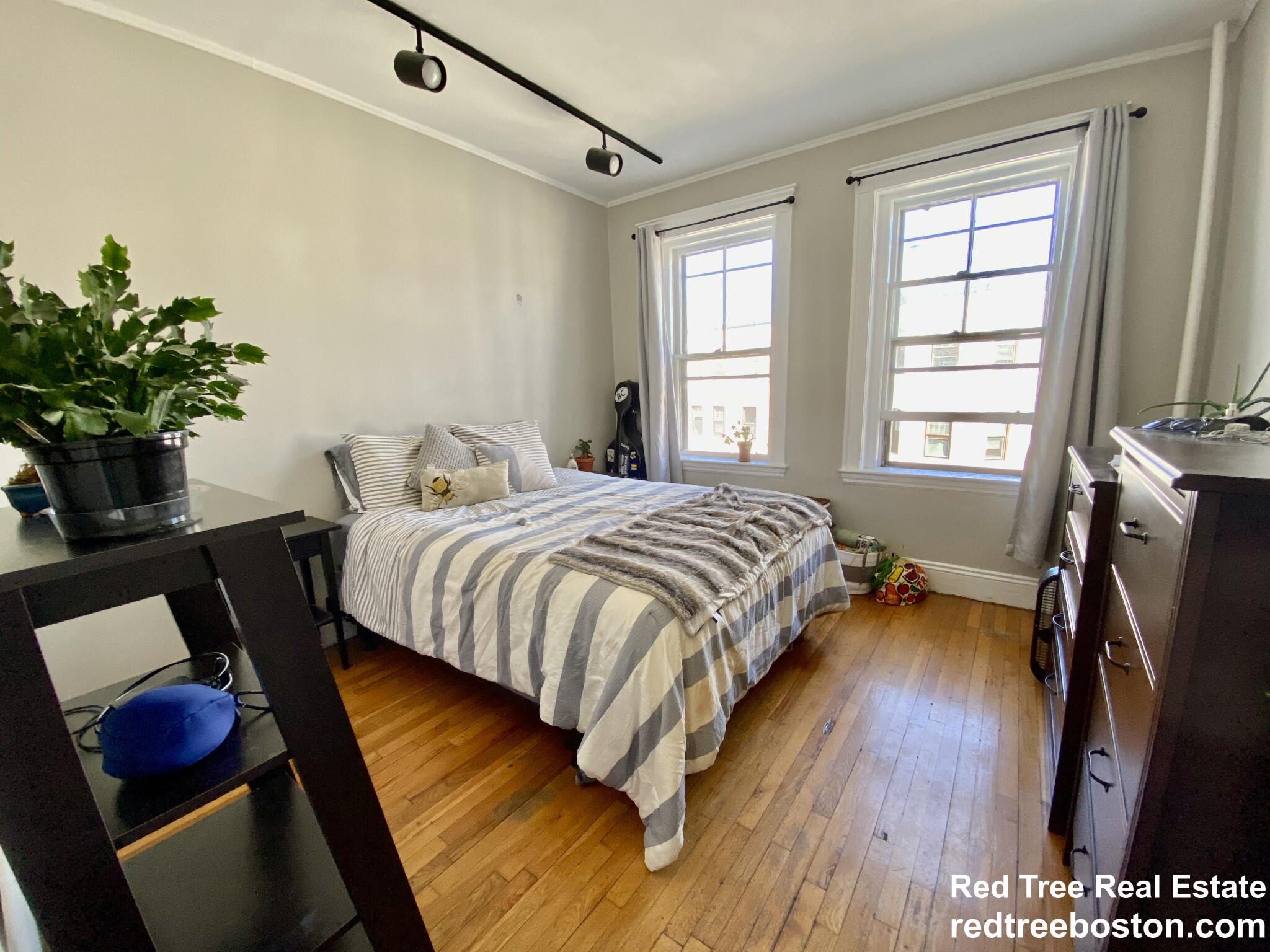 1572 Commonwealth Ave, Brighton