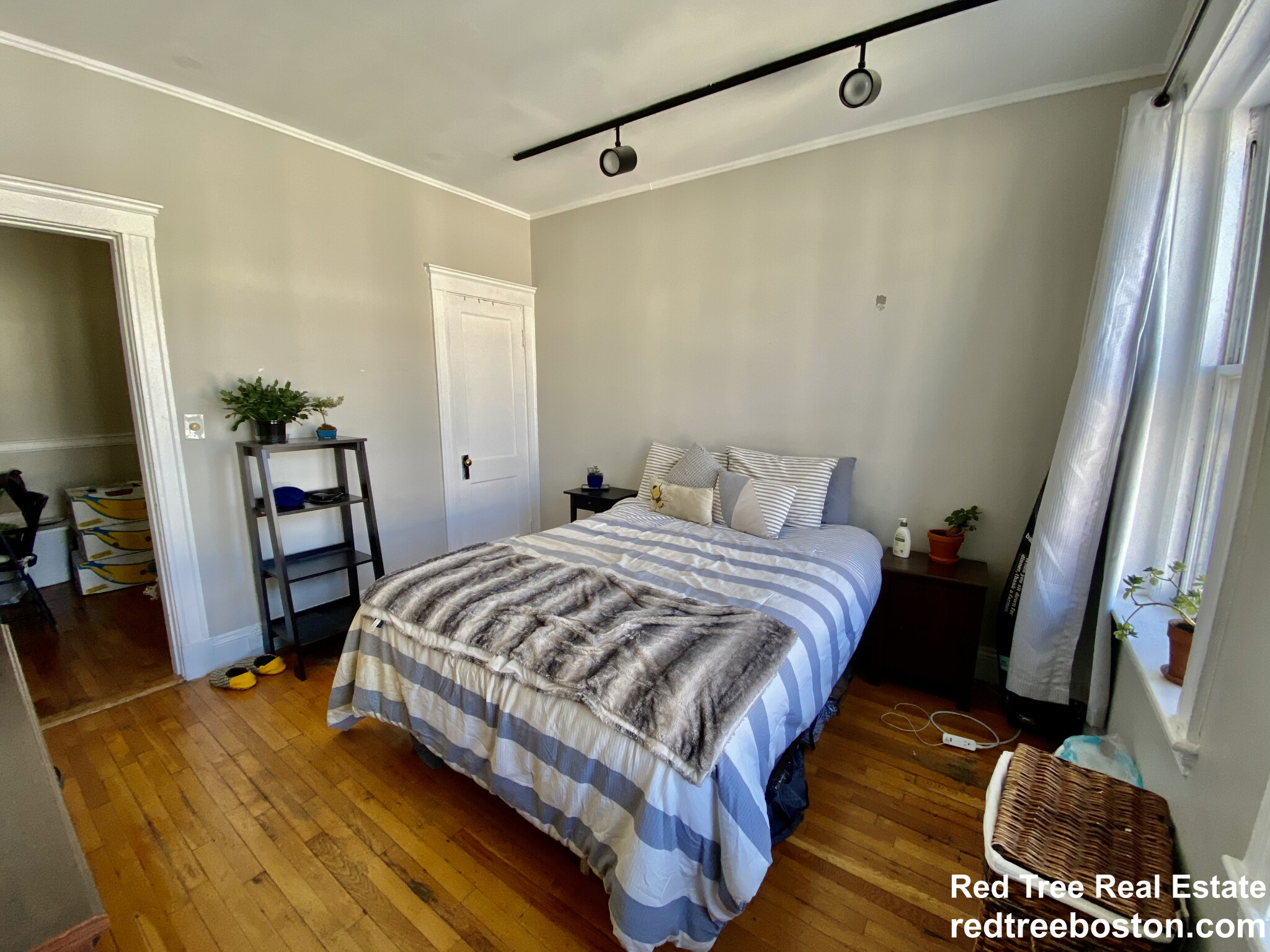 1572 Commonwealth Ave, Brighton