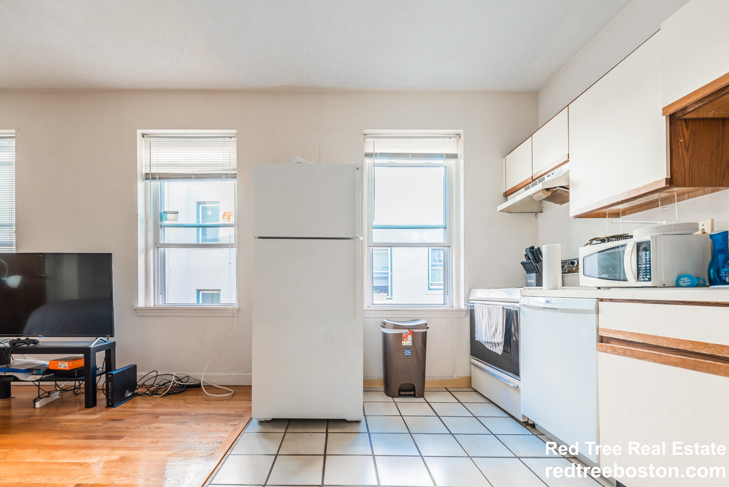 Studio bed, 1 bath apartment for rent at 1411 Commonwealth Ave Unit 404, Brighton — photo 3 of 9