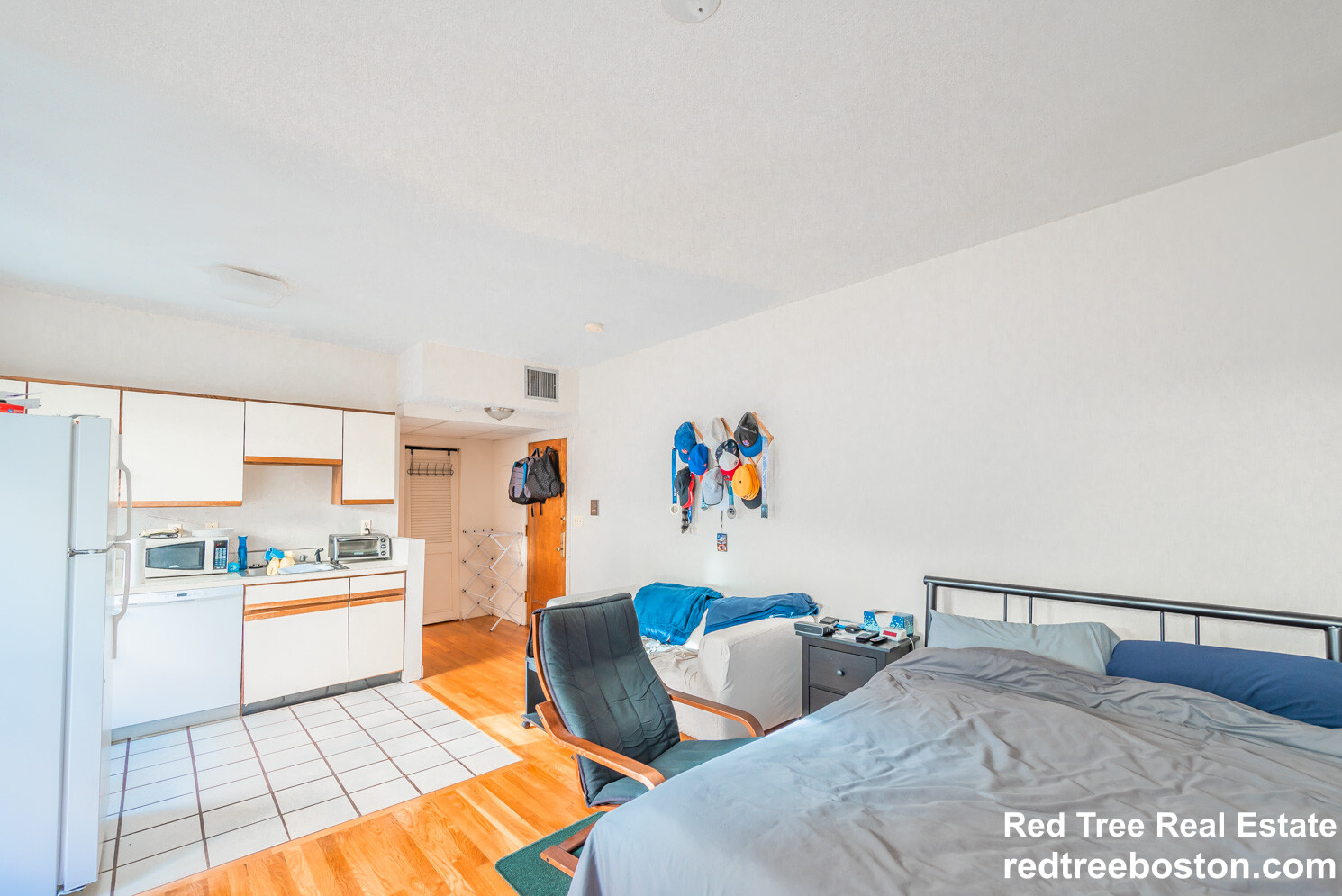 Studio bed, 1 bath apartment for rent at 1411 Commonwealth Ave Unit 404, Brighton — photo 6 of 9