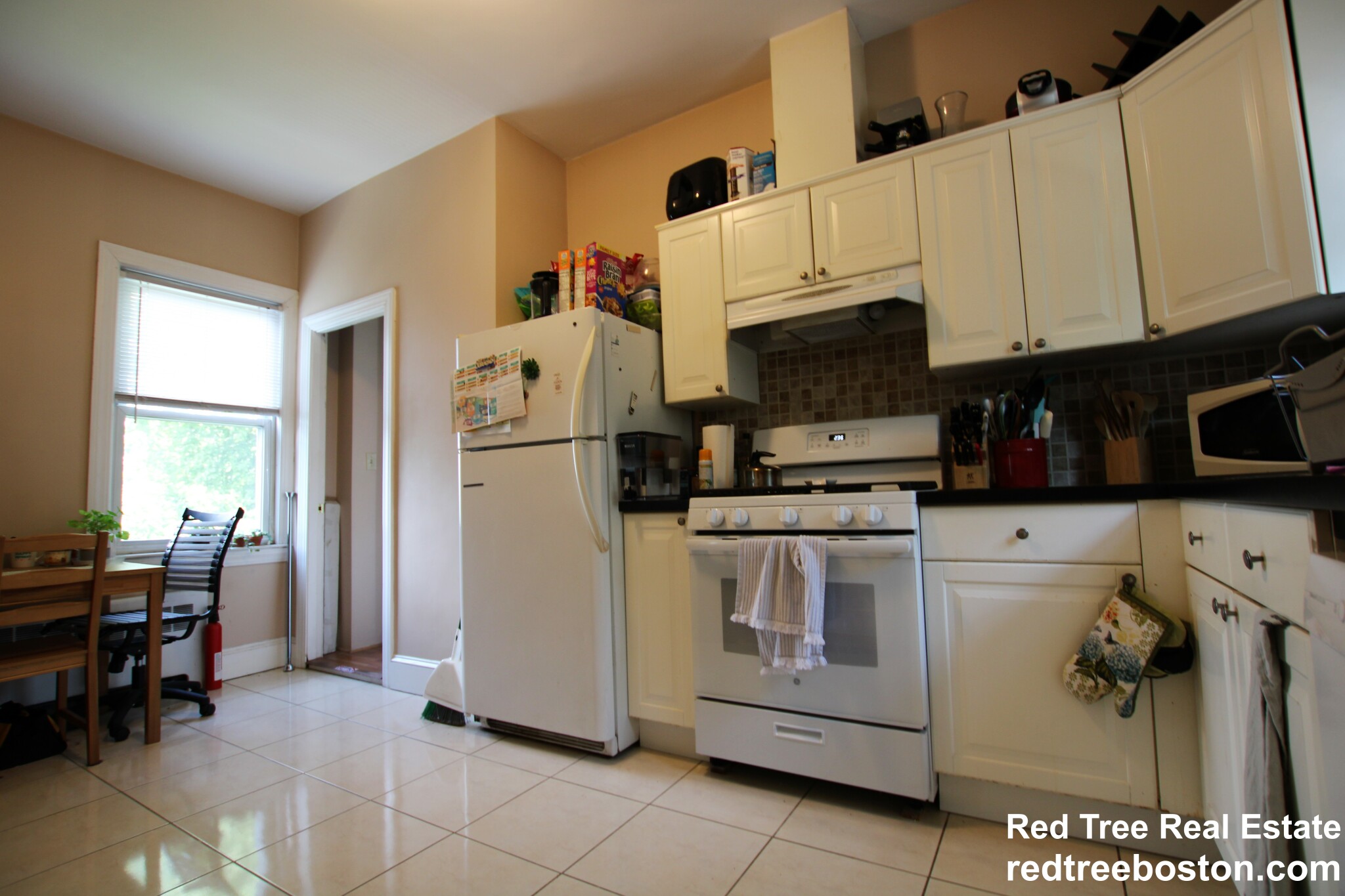 3 bed, 1 bath apartment for rent at 12 Phillips St Unit 2, Watertown — photo 2 of 15
