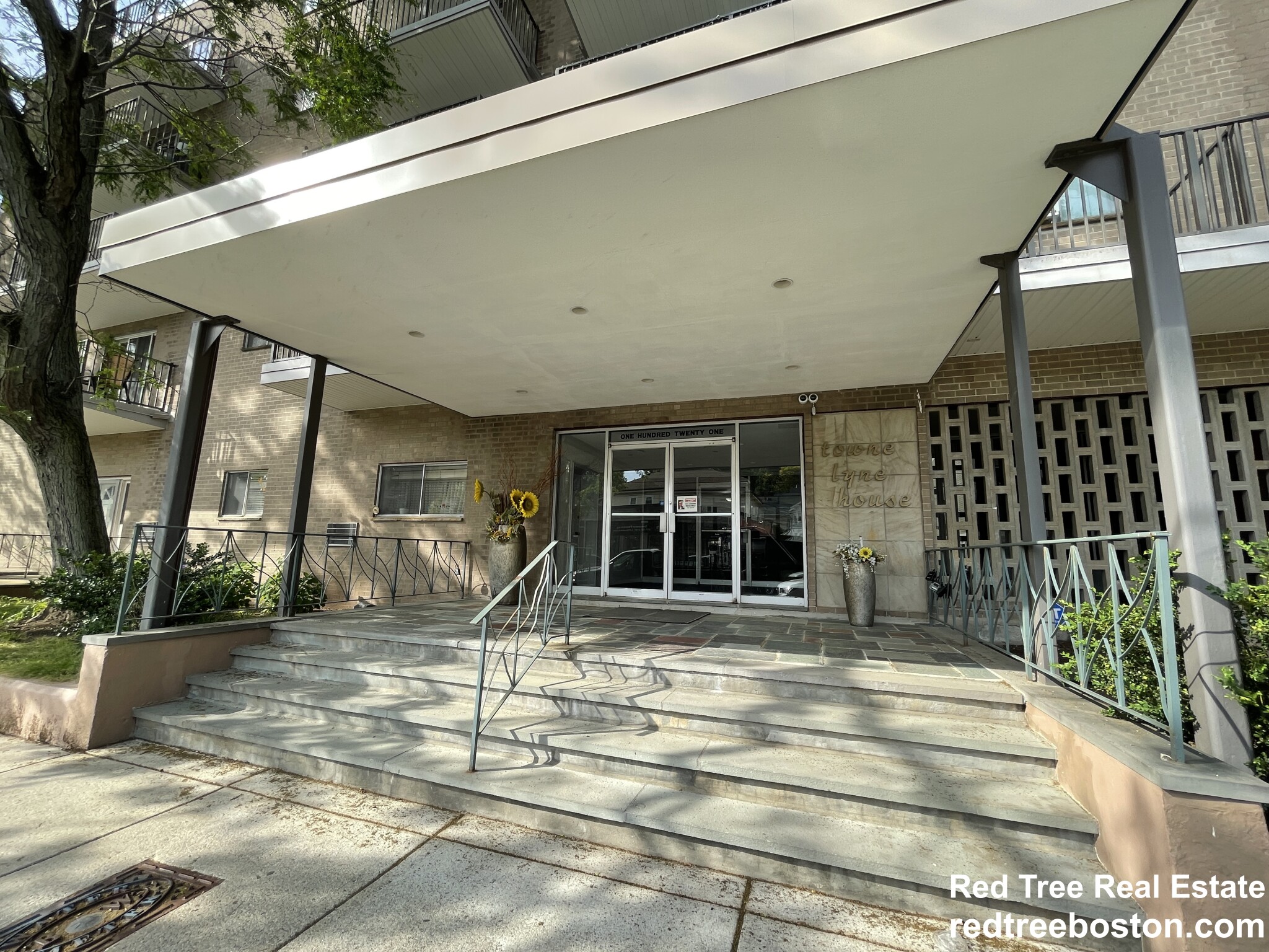 121 Tremont St, Brighton