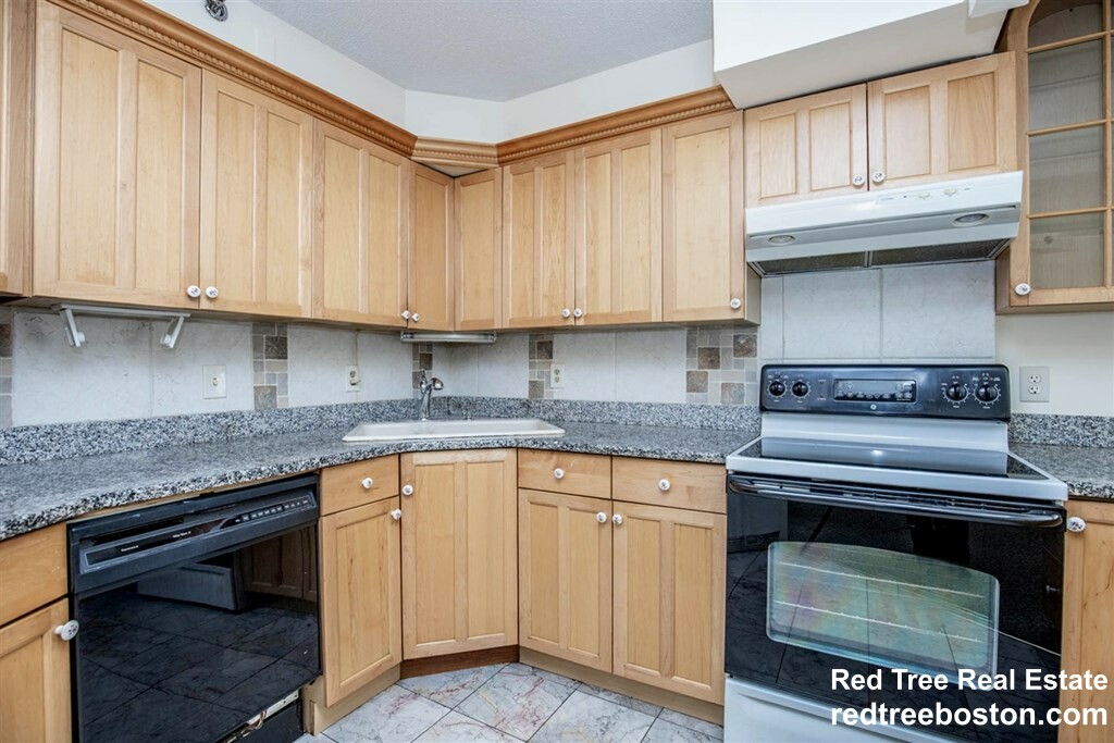 3 bed, 2 bath apartment for rent at 300 Lynn Shore Dr Unit 306, Lynn — photo 6 of 26