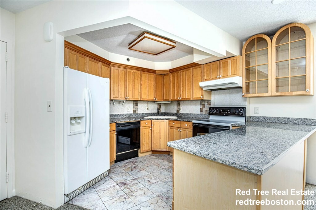 3 bed, 2 bath apartment for rent at 300 Lynn Shore Dr Unit 306, Lynn — photo 5 of 26