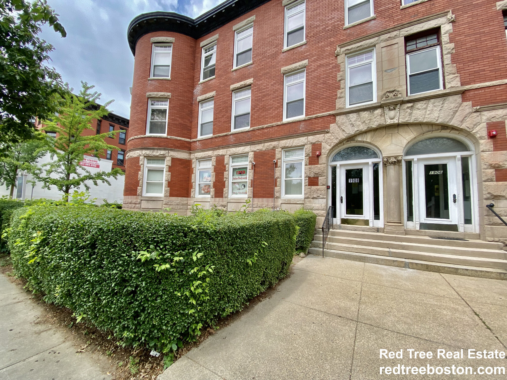 1908 Beacon St, Chestnut Hill