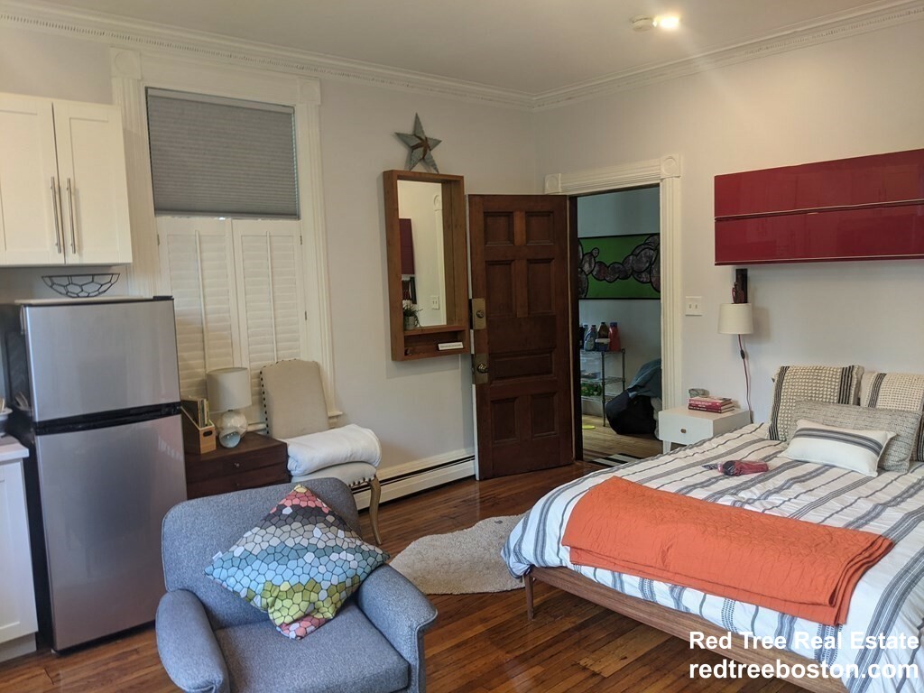 Studio bed, 1 bath apartment for rent at 41 Elmore St Unit 1, Roxbury — photo 4 of 15