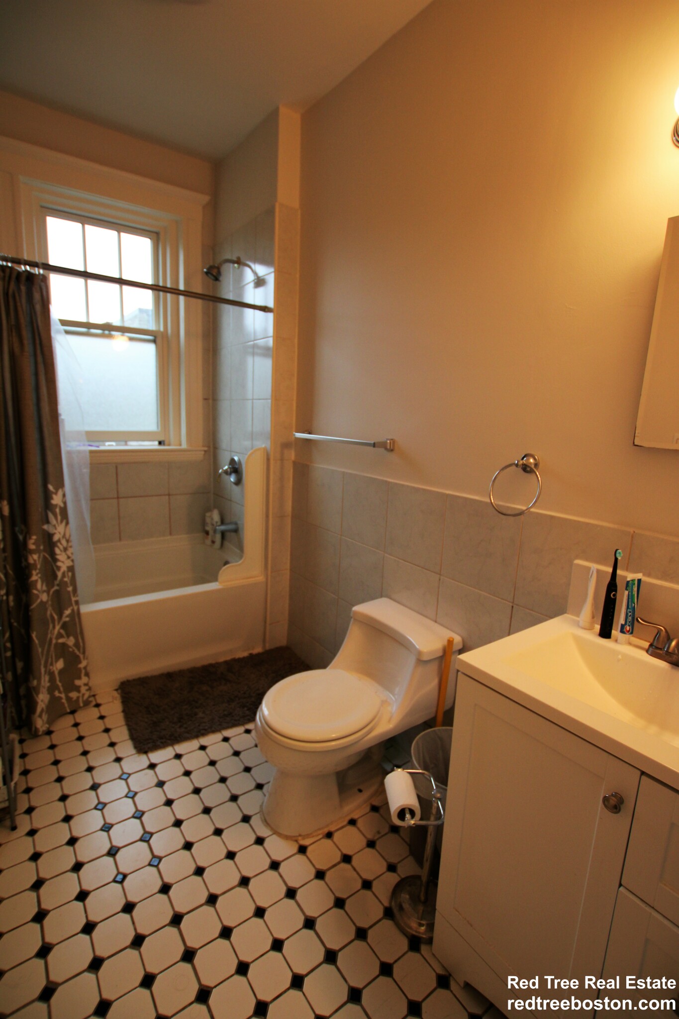 3 bed, 1 bath apartment for rent at 427 Washington St Unit 6, Brookline Village — photo 10 of 15