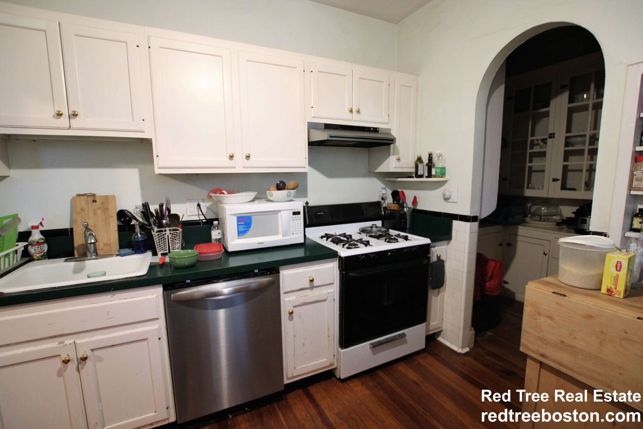 3 bed, 1 bath apartment for rent at 427 Washington St Unit 6, Brookline Village — photo 5 of 15