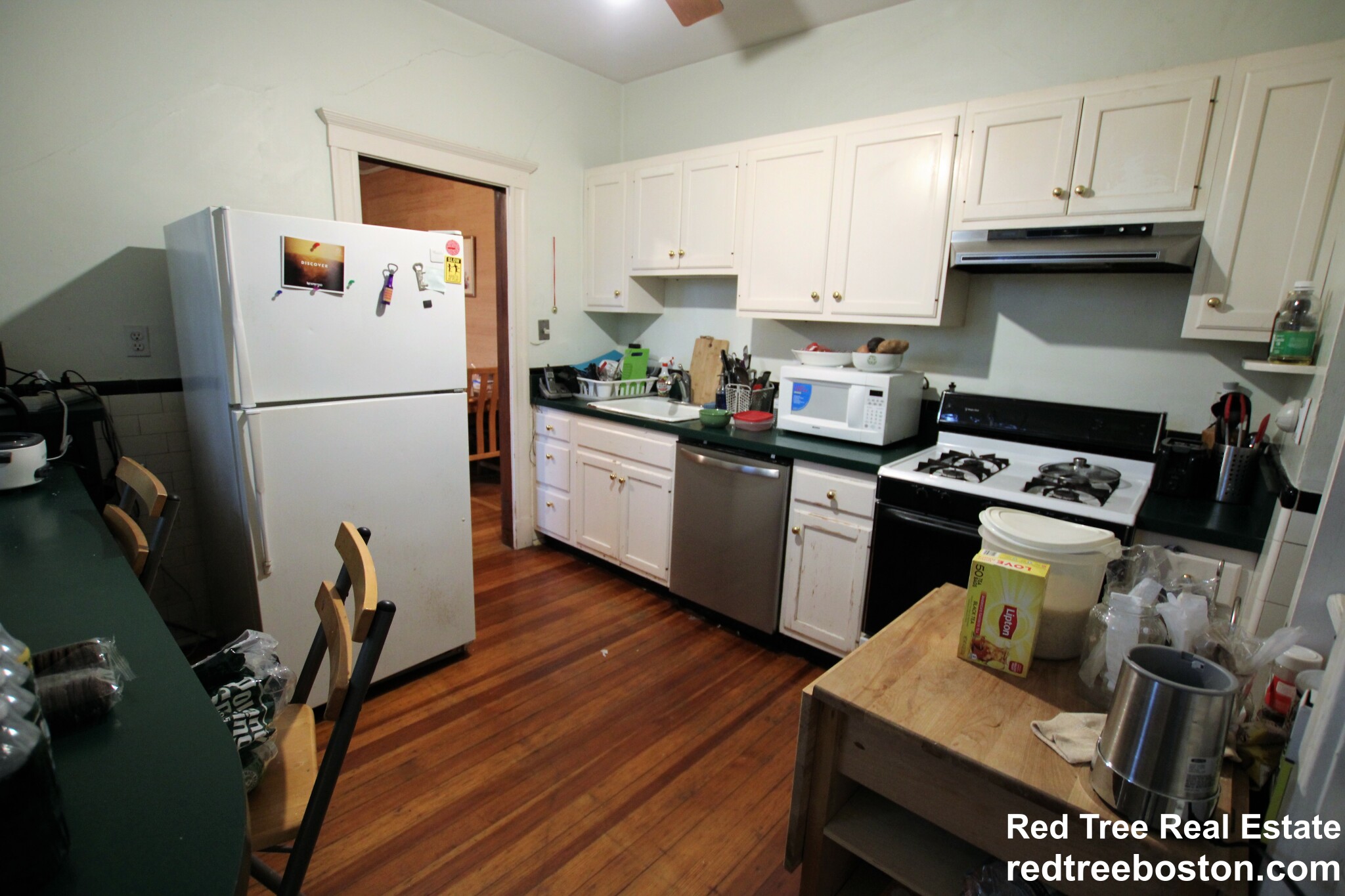 3 bed, 1 bath apartment for rent at 427 Washington St Unit 6, Brookline Village — photo 3 of 15