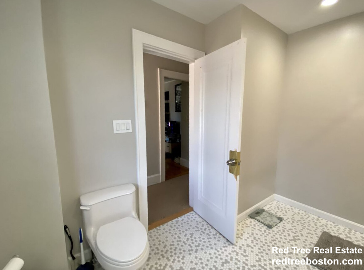 4 bed, 2 bath apartment for rent at 80 Lake St Unit 80, Brighton — photo 13 of 16