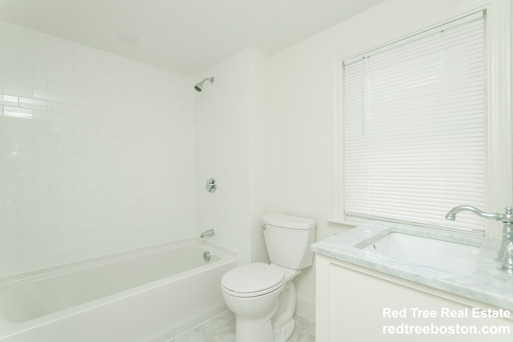 5 bed, 3 bath apartment for rent at 55 Saxton St Unit 2, Dorchester — photo 24 of 25