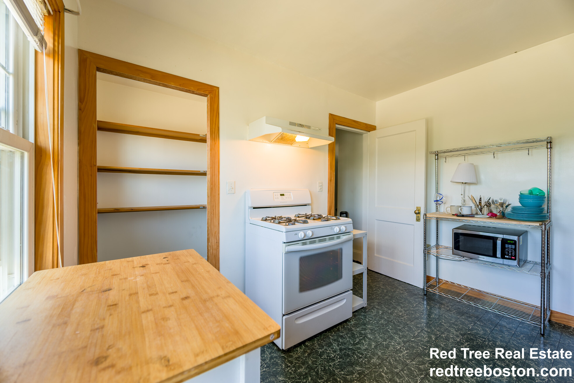 2 bed, 1 bath apartment for rent at 256 Main St, Medford — photo 4 of 20