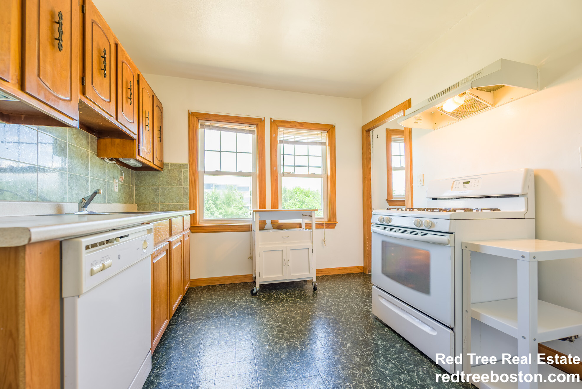 2 bed, 1 bath apartment for rent at 256 Main St, Medford — photo 3 of 20