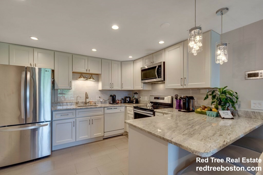 2 bed, 1 bath apartment for rent at 94 Beacon St Unit 61, Somerville — photo 1 of 19