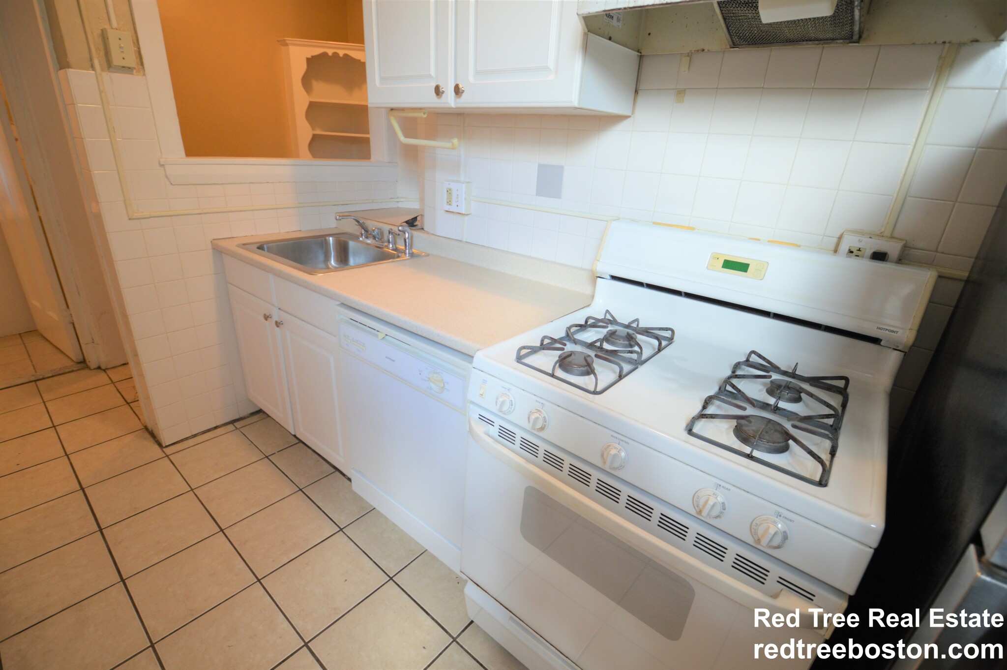 3 bed, 1 bath apartment for rent at 74 Egmont St Unit 6, Coolidge Corner — photo 9 of 18
