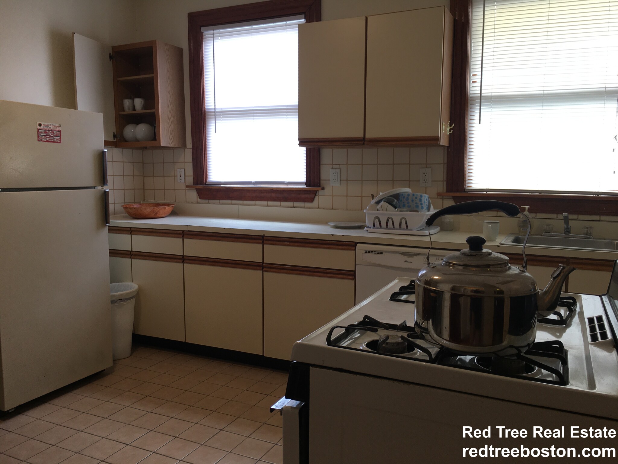 4 bed, 2 bath apartment for rent at 38 Linden St Unit 16, Allston — photo 8 of 14