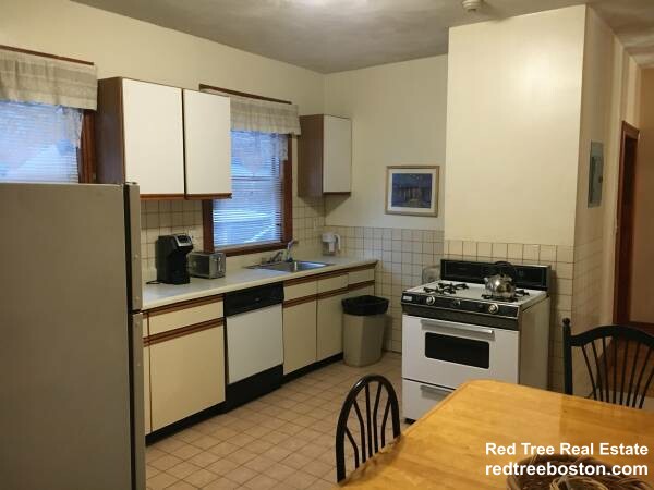 4 bed, 2 bath apartment for rent at 38 Linden St Unit 16, Allston — photo 5 of 14