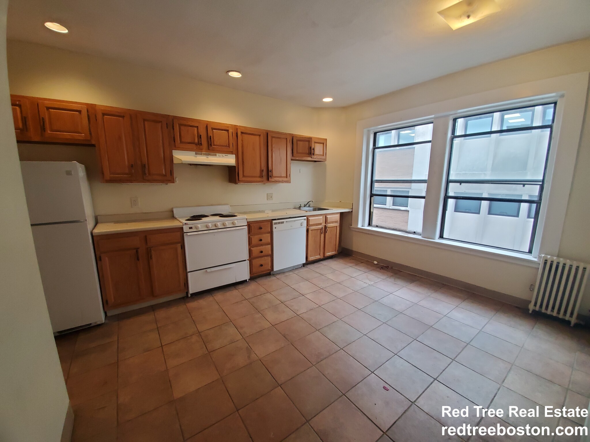 3 bed, 2 bath apartment for rent at 217 Harvard St Unit 5, Coolidge Corner — photo 3 of 8