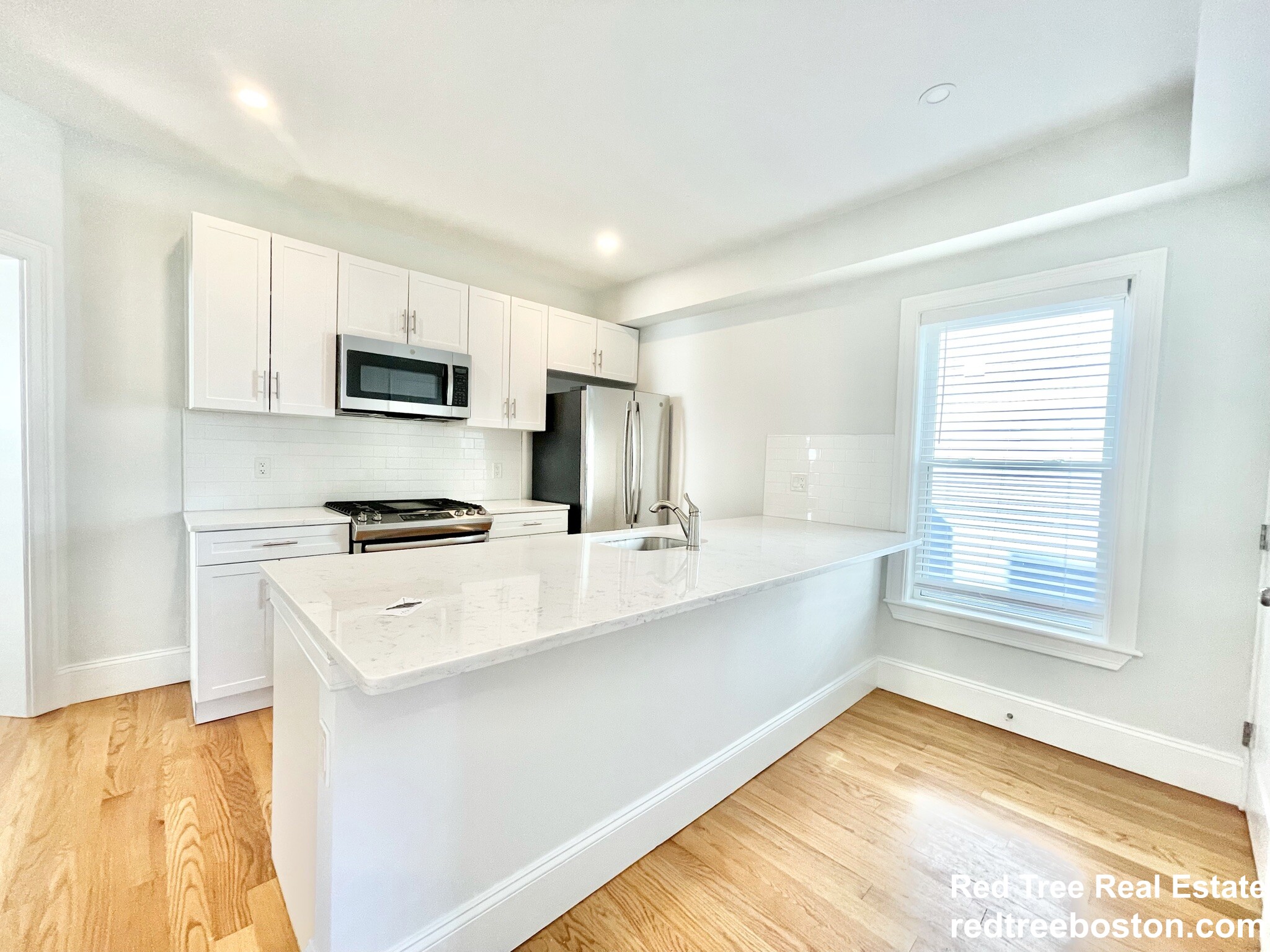 5 bed, 3 bath apartment for rent at 55 Saxton St Unit 2, Dorchester — photo 3 of 25