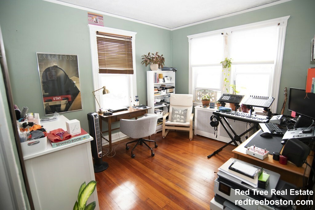 3 bed, 1 bath apartment for rent at 10 Perkins St Unit 1 COPY, Jamaica Plain — photo 8 of 10