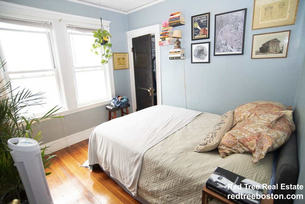 3 bed, 1 bath apartment for rent at 10 Perkins St Unit 1 COPY, Jamaica Plain — photo 5 of 10